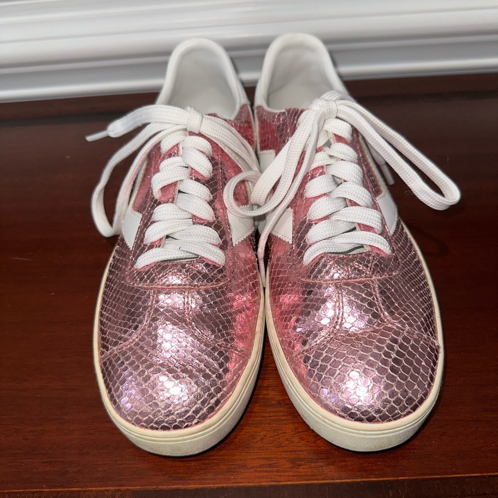 STUART WEITZMAN, WOMENS METALLIC ROSE, GLITTER SNEAKERS    Size: 9.5M
